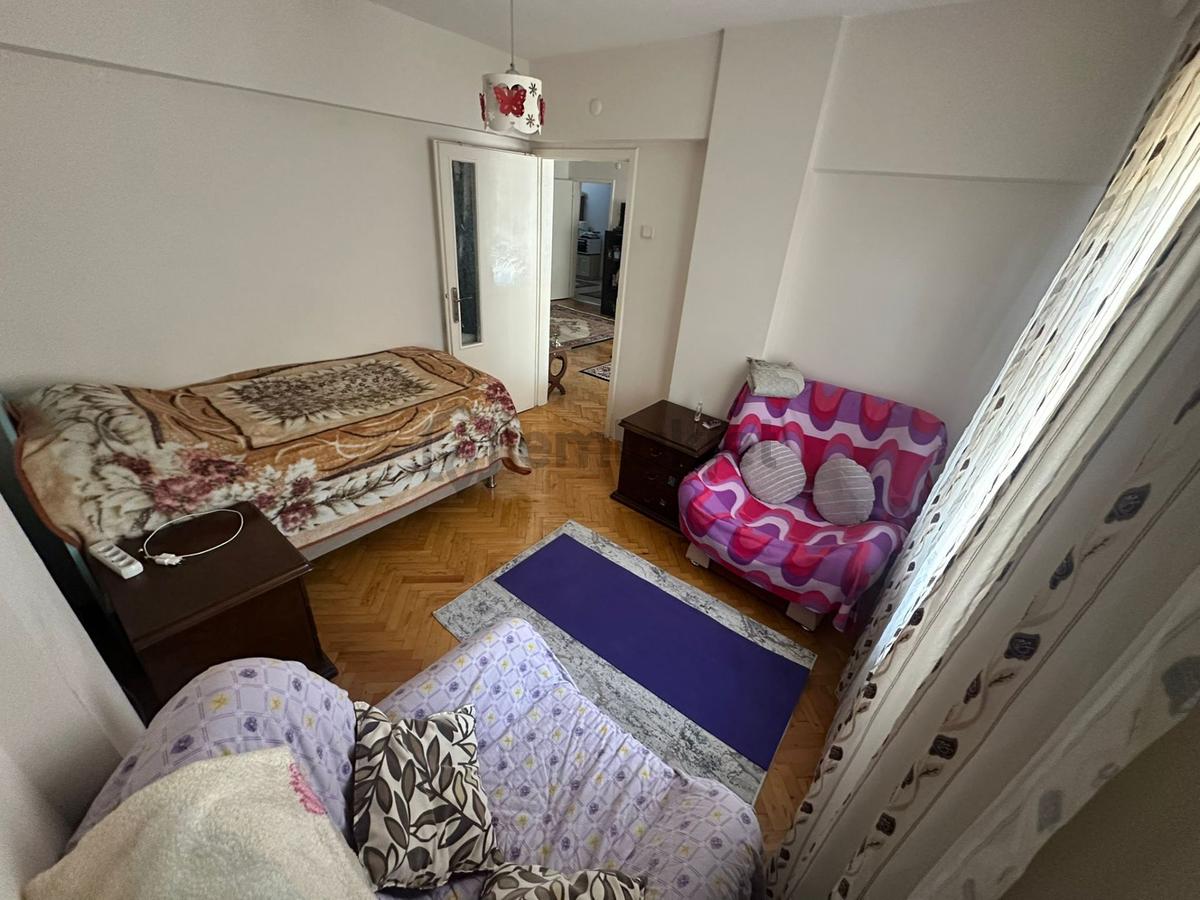 Yunusemre Cad. Üzeri Orta Kat 140m2 Ön Cephe 4+1 Çift Balkon - 23