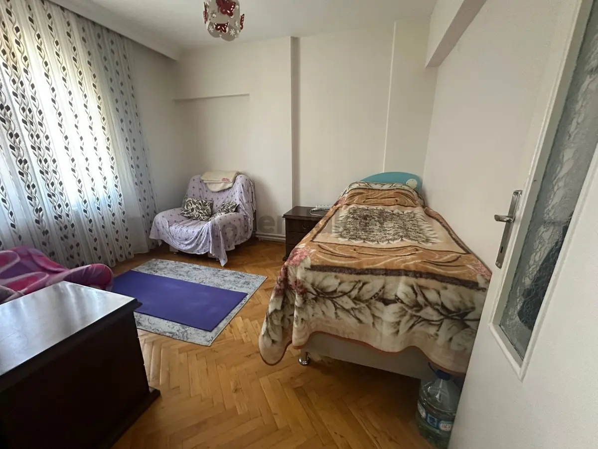 Yunusemre Cad. Üzeri Orta Kat 140m2 Ön Cephe 4+1 Çift Balkon - 24