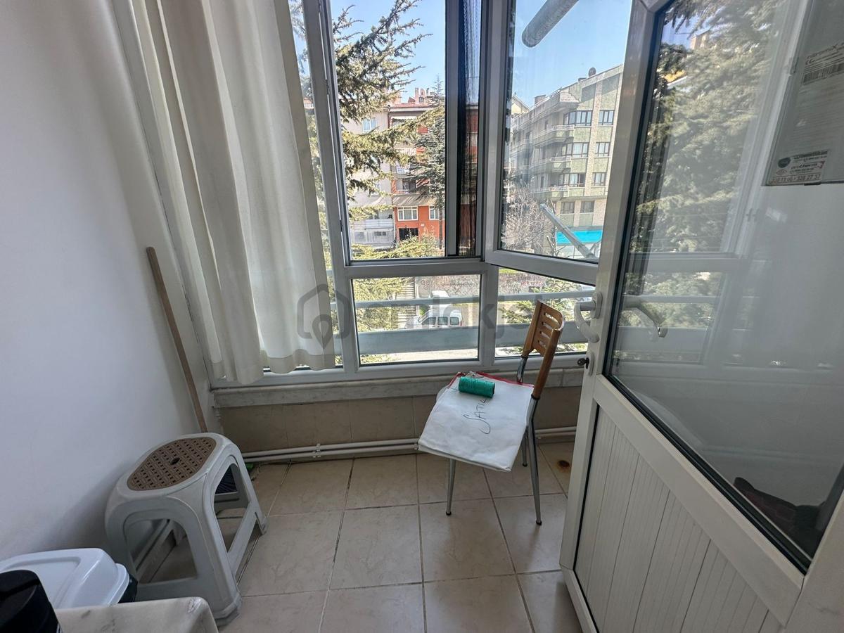 Yunusemre Cad. Üzeri Orta Kat 140m2 Ön Cephe 4+1 Çift Balkon - 18