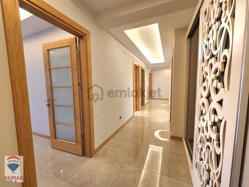 Remax Damla Gür'den Ömürevlerinde Kullanışlı Satılık 4+1 Daire - 6