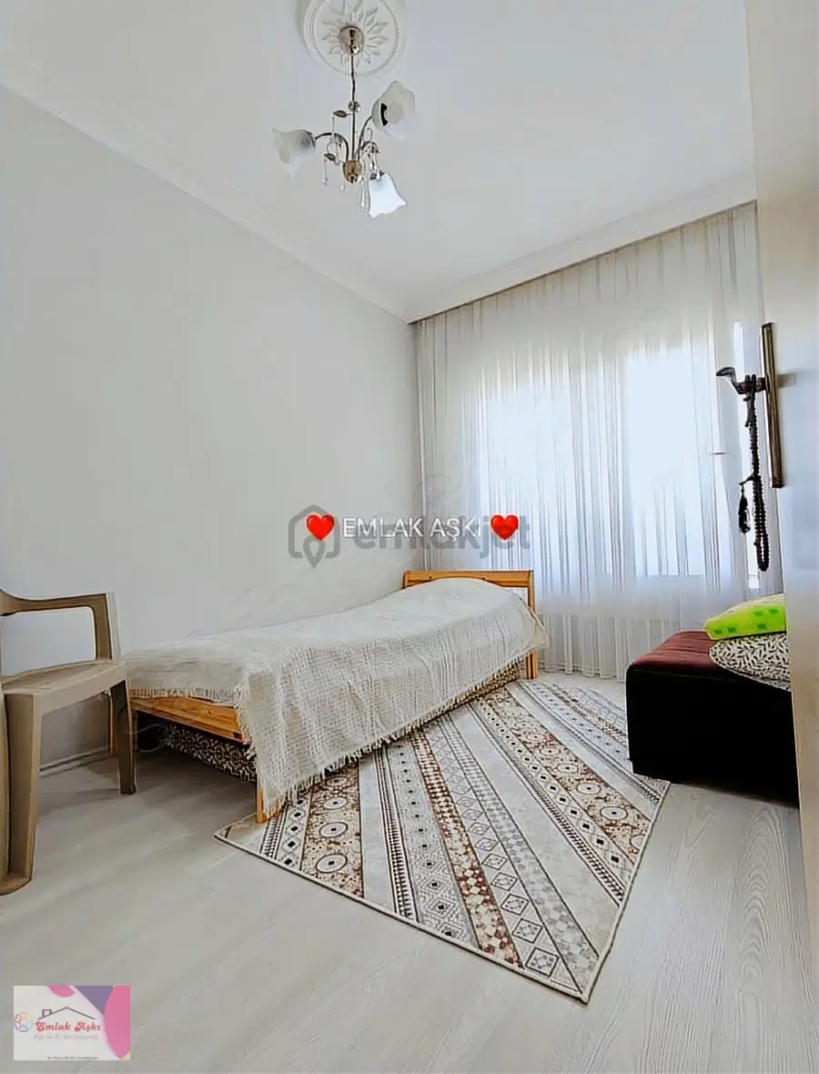 Yüzme Havuzlu Site İçinde Acil Satılık 2+1 - 15