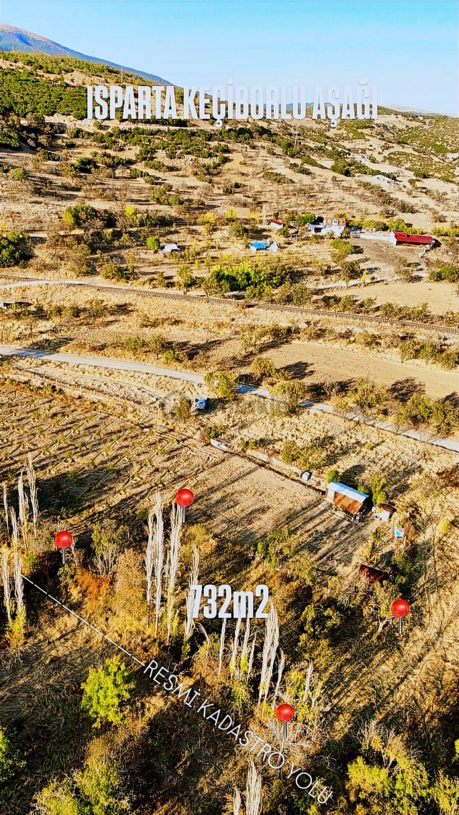 Keçiborlu İlçe Merkezinde 732m2 Fırsat Bahçe