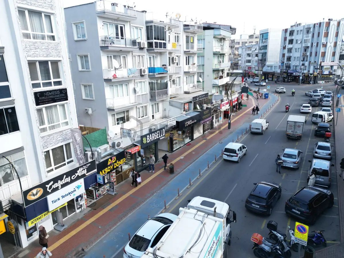 Aliağa Çarşıda Satılık Dükkan - 12