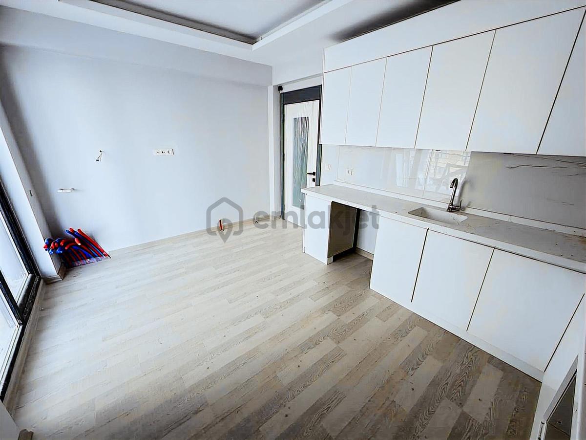 Avcılar'da 3+1 Ebeveyn Banyolu Giyinme Odalı 160m² Site İçinde - 15