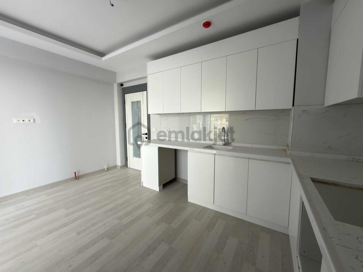 Avcılar'da 3+1 Ebeveyn Banyolu Giyinme Odalı 160m² Site İçinde - 16