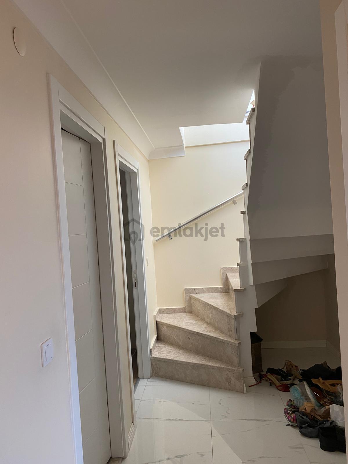 Acıbadem Caddesinde Deniz Manzaralı Dubleks Daire - 13