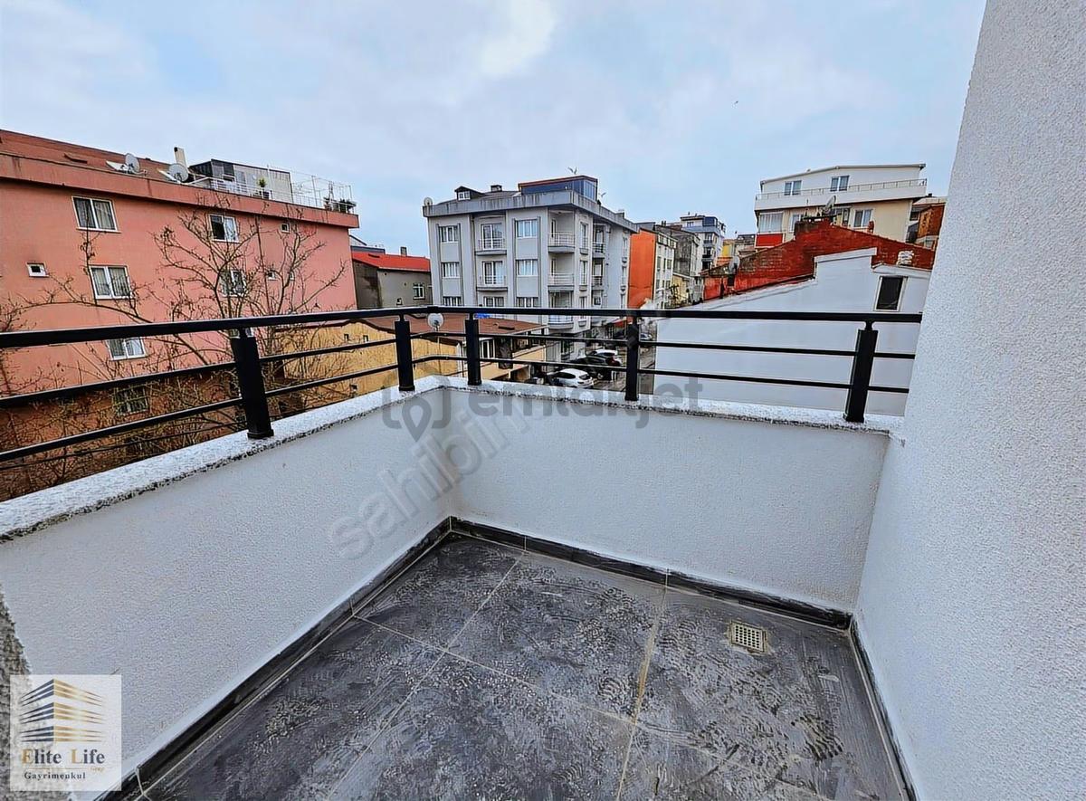 Sancaktepe'de Kapalı Otoparklı Çift Balkonlu 2+1 Ara Kat Daire - 3