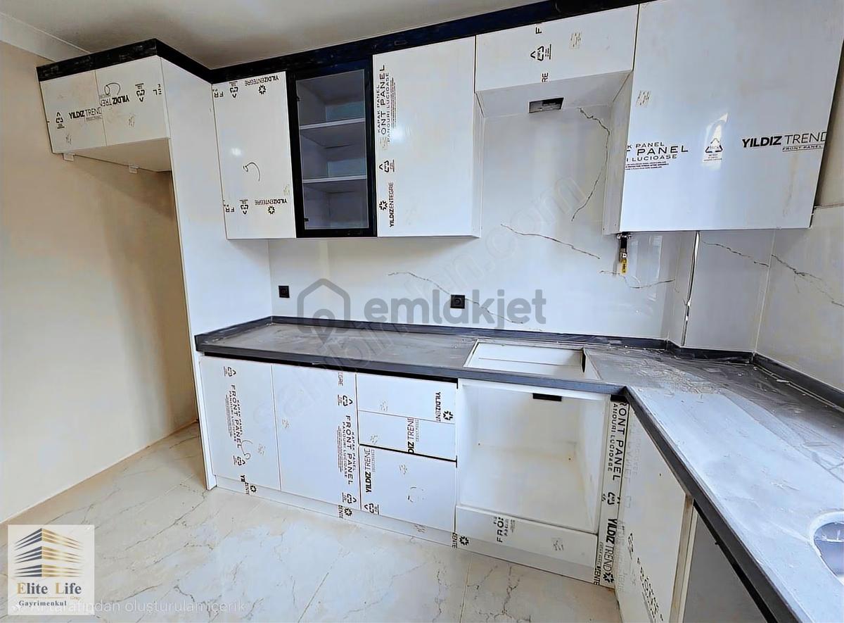 Sancaktepe'de Kapalı Otoparklı Çift Balkonlu 2+1 Ara Kat Daire - 16