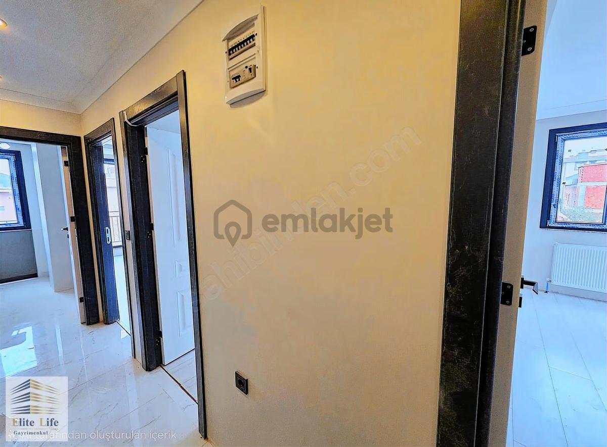 Sancaktepe'de Kapalı Otoparklı Çift Balkonlu 2+1 Ara Kat Daire - 4