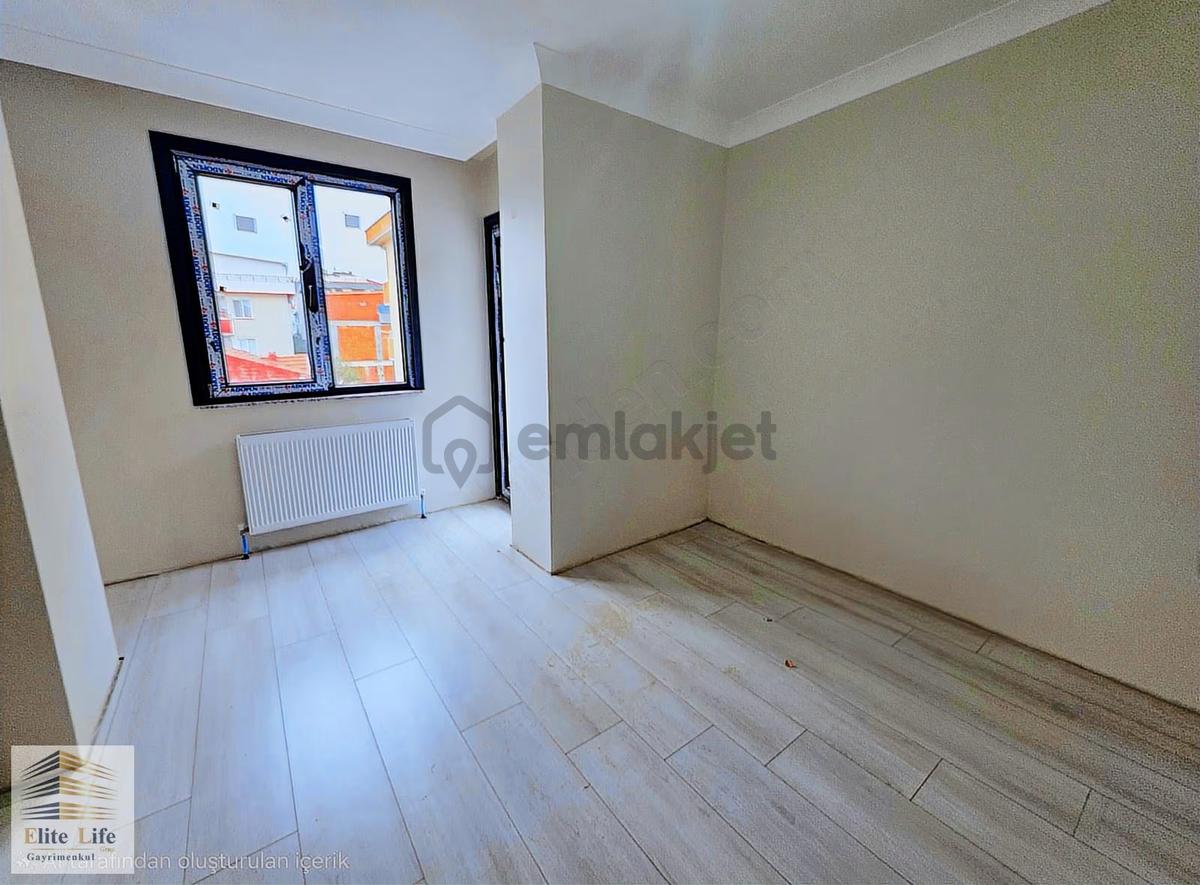 Sancaktepe'de Kapalı Otoparklı Çift Balkonlu 2+1 Ara Kat Daire - 2