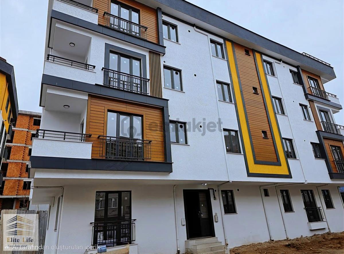 Sancaktepe'de Kapalı Otoparklı Çift Balkonlu 2+1 Ara Kat Daire - 6