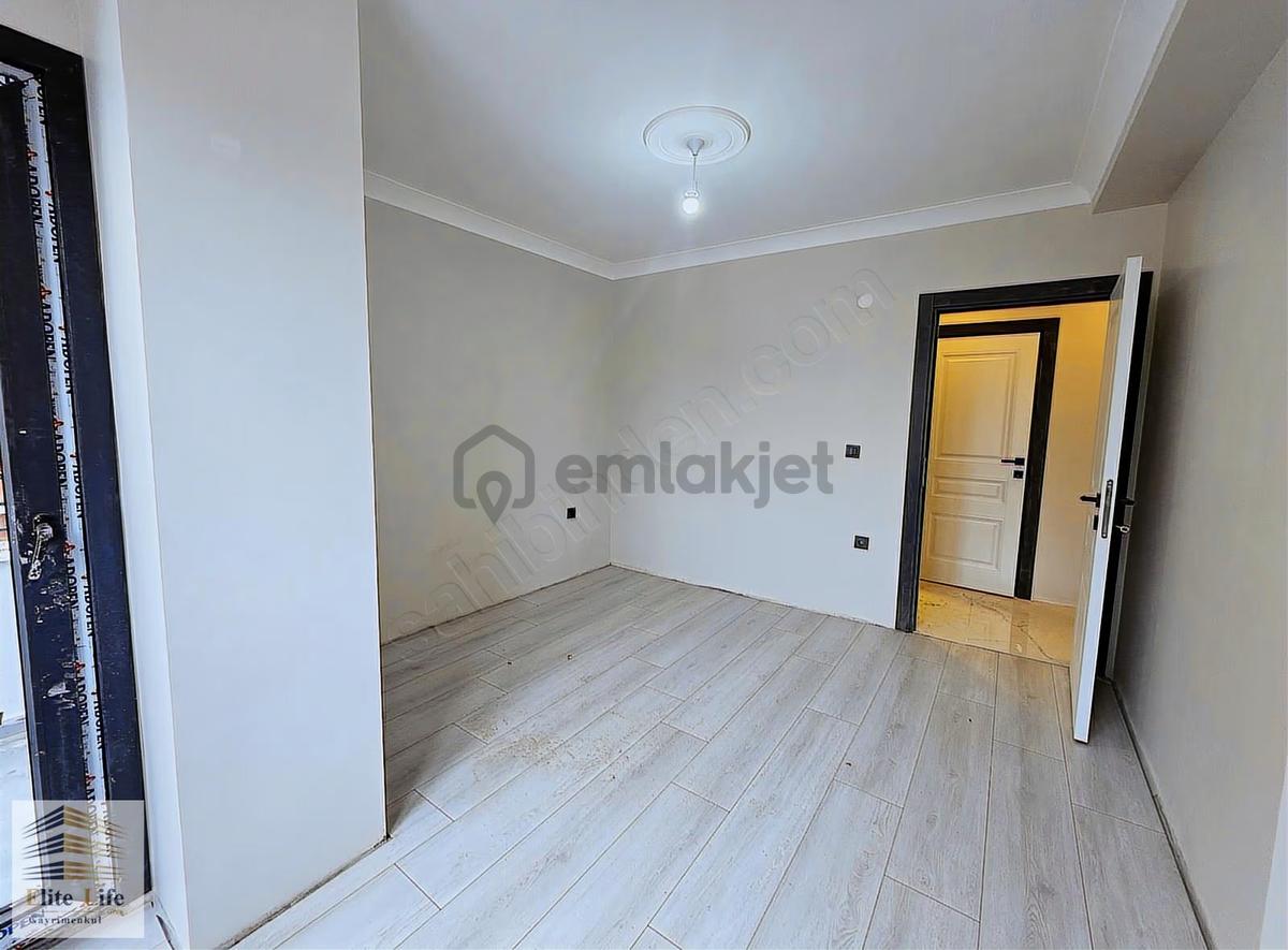 Sancaktepe'de Kapalı Otoparklı Çift Balkonlu 2+1 Ara Kat Daire - 21