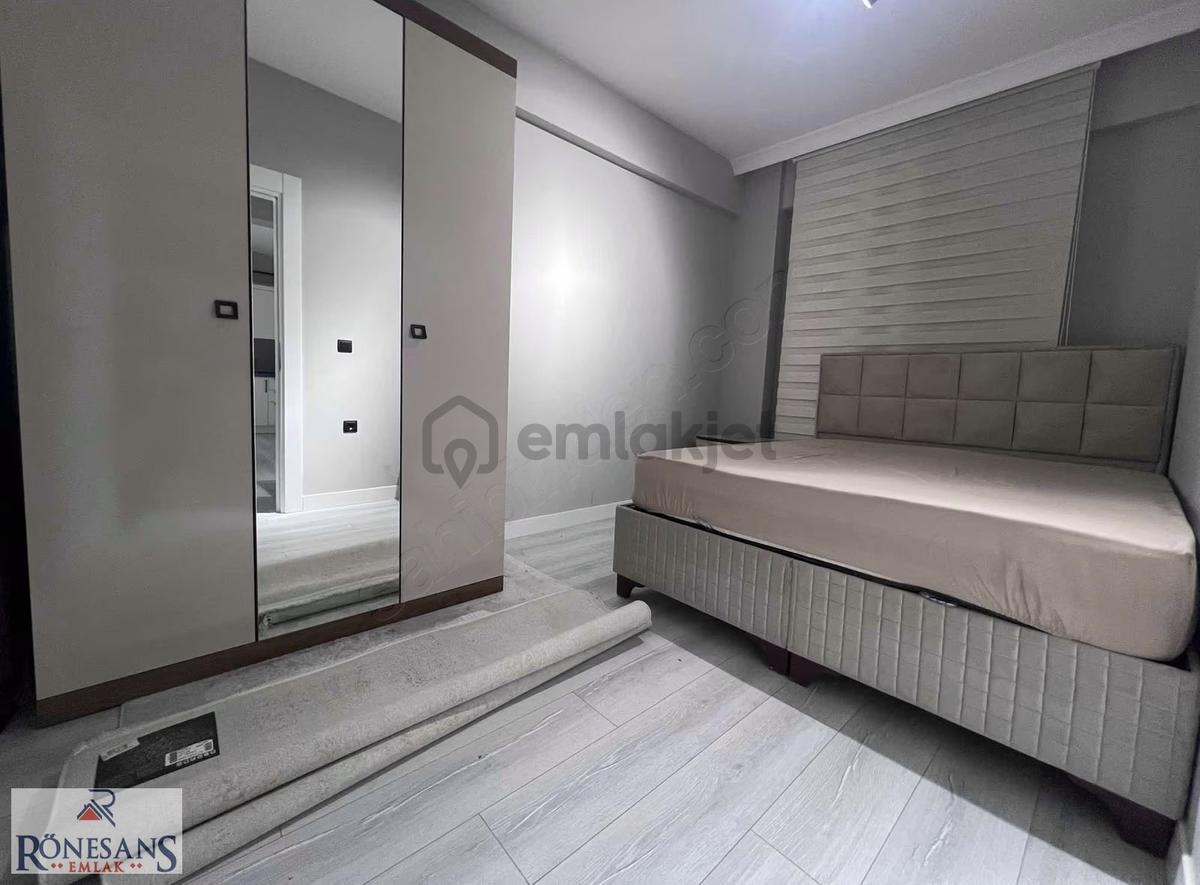 Rönesans Emlak' Tan Geniş Ve Kullanışlı 1+1 Daire - 13