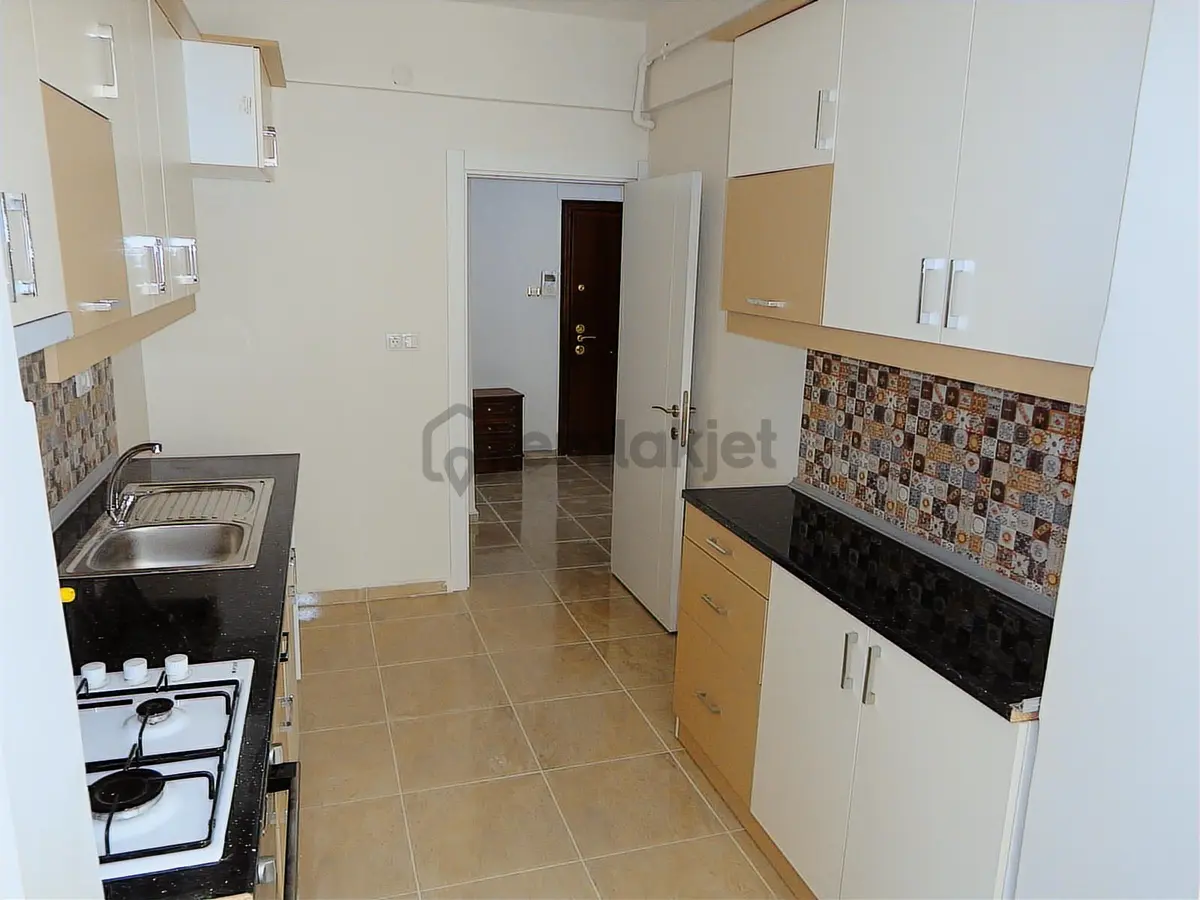 Maltepe Adatepe Sahilde İskanlı Balkonlu Marmaraya Yakın 3+1 - 26