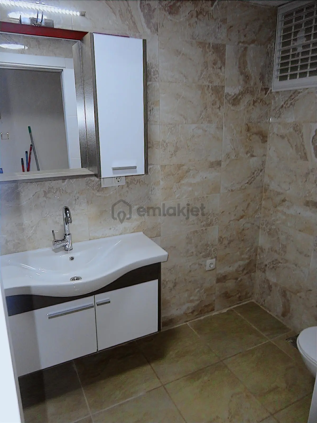 Maltepe Adatepe Sahilde İskanlı Balkonlu Marmaraya Yakın 3+1 - 29