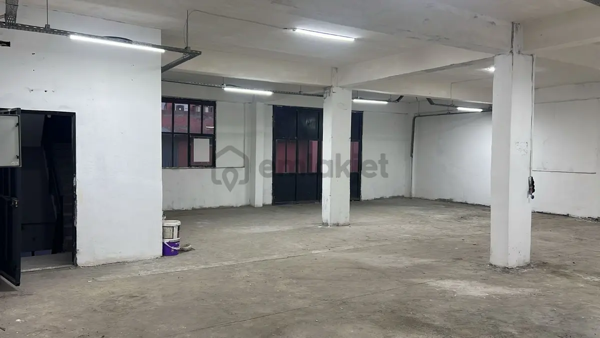 İkitelli Org.de Kiralık 250 M2 Girişüstü Hazır Atölye - 2