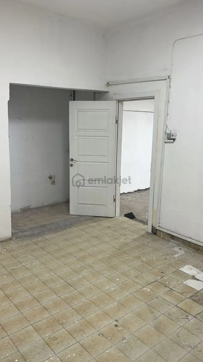 İkitelli Org.de Kiralık 250 M2 Girişüstü Hazır Atölye - 3