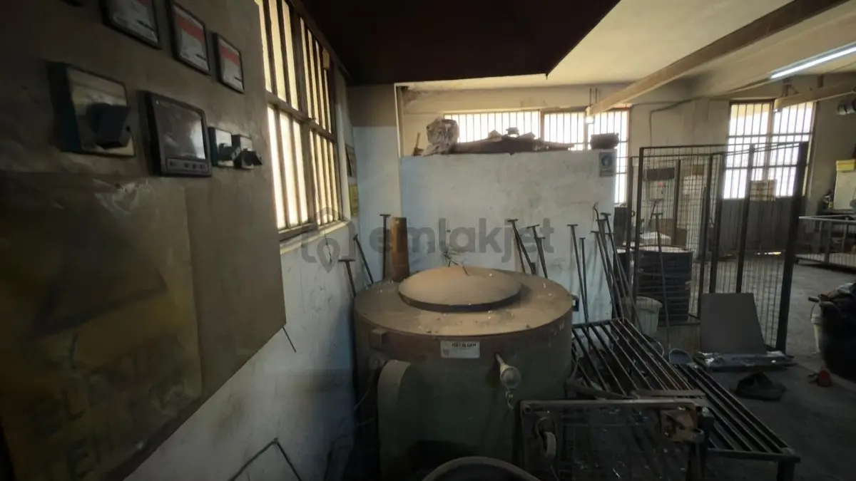 İkitelli Organize Sanayi Pik Dökümcülerde 250 M2 Üstkat Vinçli - 12