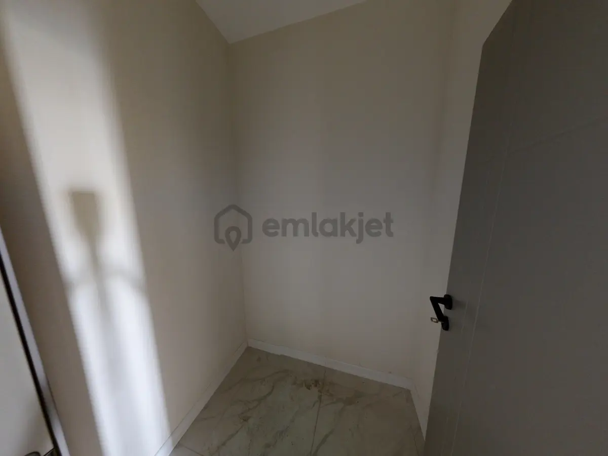 Göksu Cadde 22'de Cadde Cephe Sıfır 2+1 Satılık Daire - 11