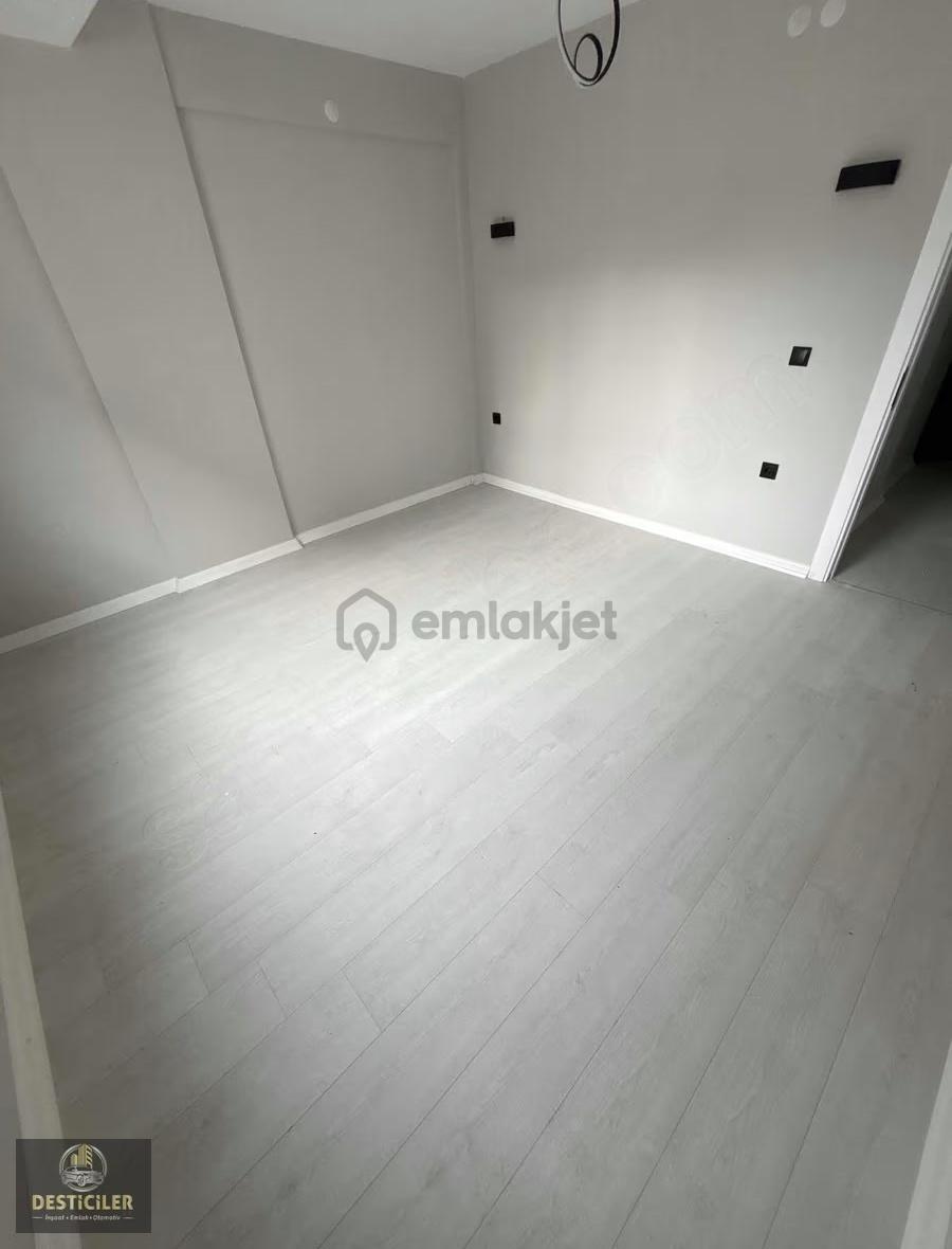 Om-birlik Caddesi Yakını Satılık 2+1 Lüks Daire - 4