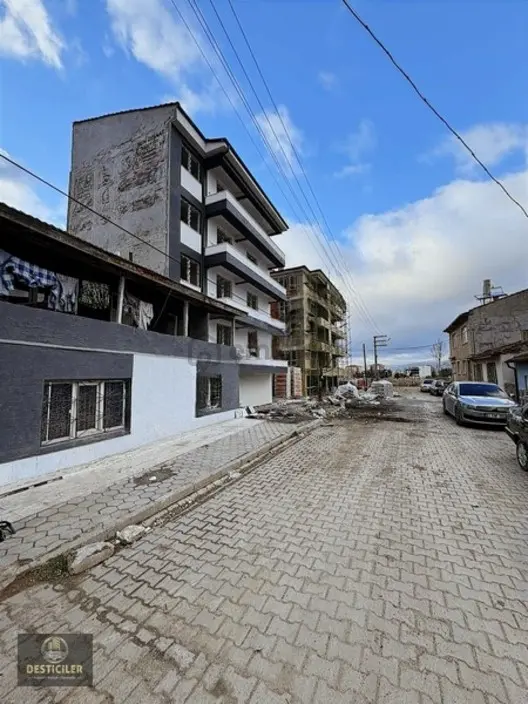 Ad-desticiler 71 Evler Şehir Hst Yakını 140 M2 Arsa Üzerinde Ev - 2