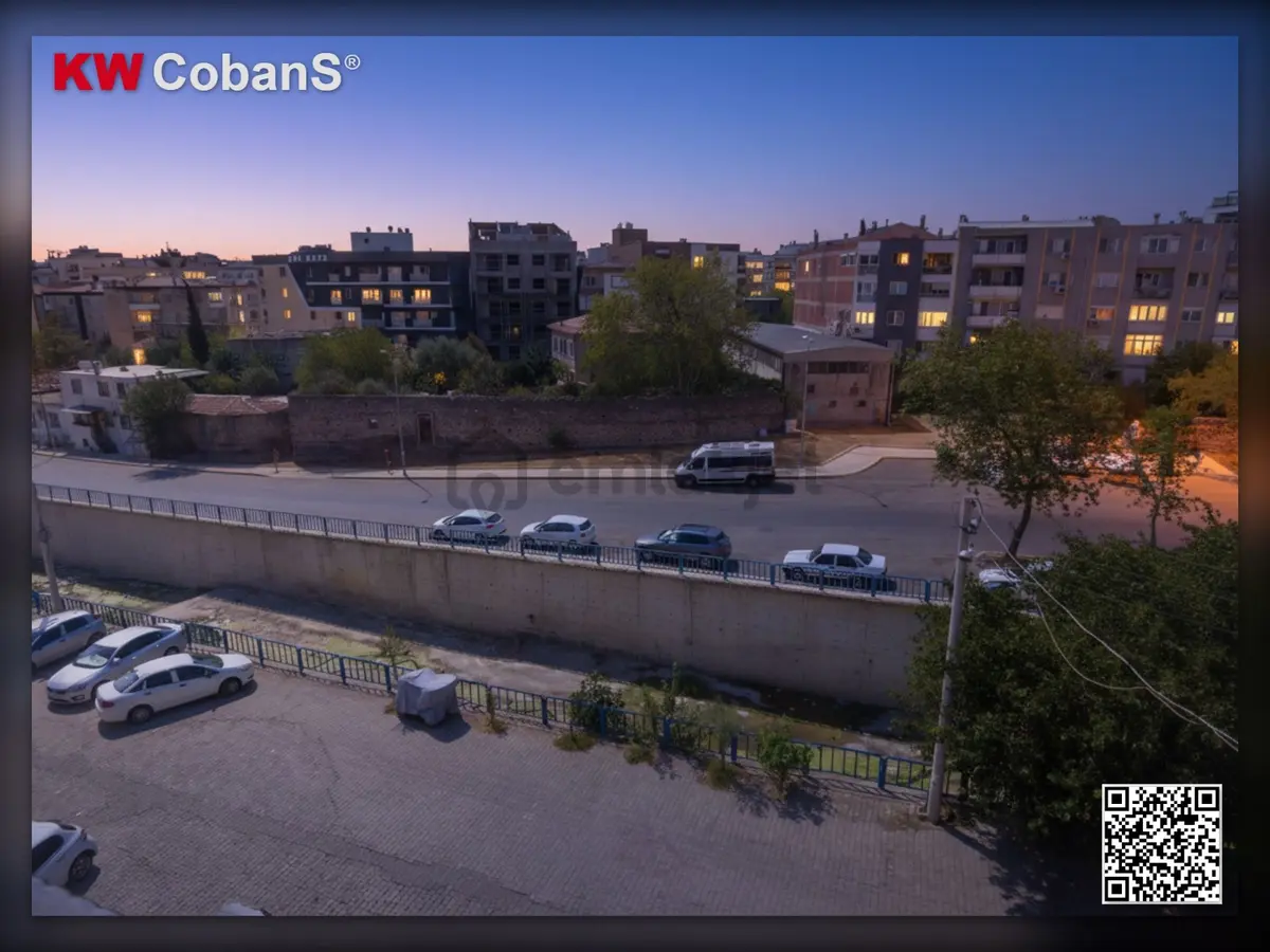 Kw Cobans'tan Bornova'da Yeni Ve Geniş 1+1 Daire! - 12