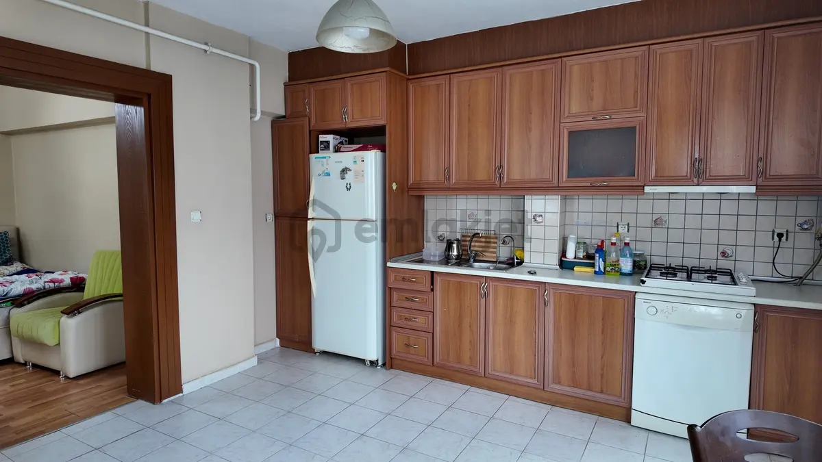Şirinevler'de Geniş 2+1 | Ara Kat | Eşyalı Satılık Daire - 18