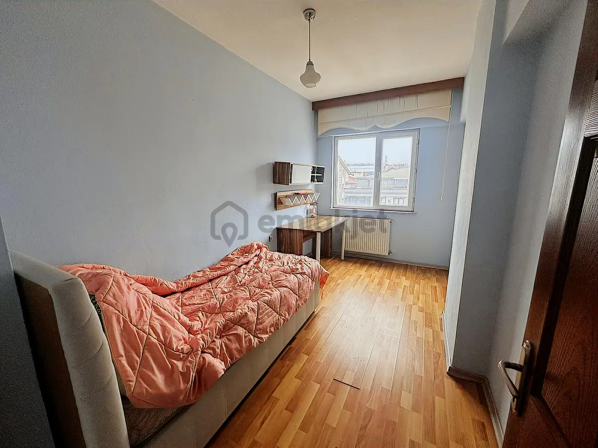 Şirinevler'de Geniş 2+1 | Ara Kat | Eşyalı Satılık Daire - 24