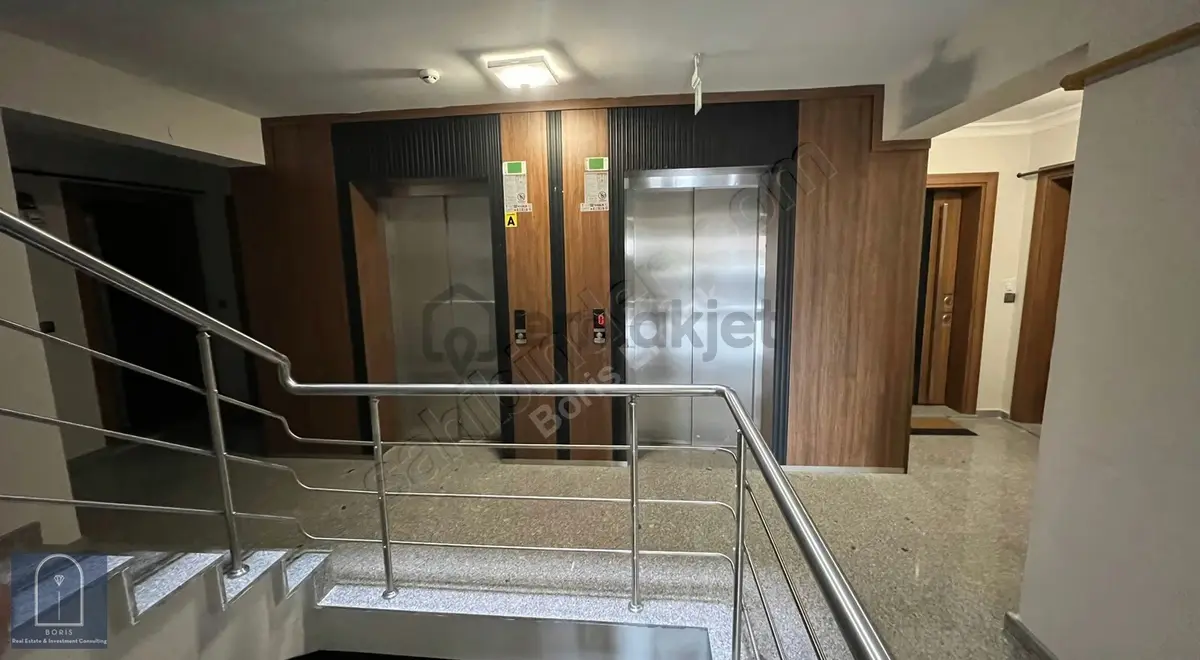 Satılık.. Hoşdere Cad. Üzeri 2+1 Köşe Boş. - 8