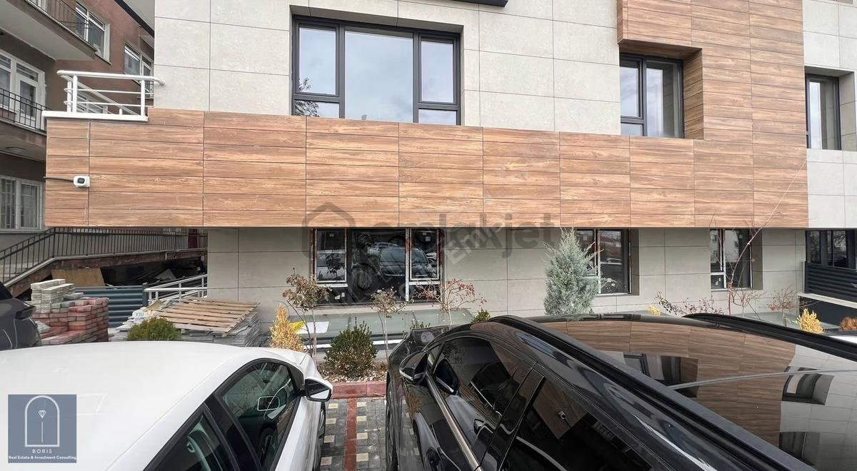 Satılık.. Hoşdere Cad. Üzeri 2+1 Köşe Boş. - 11