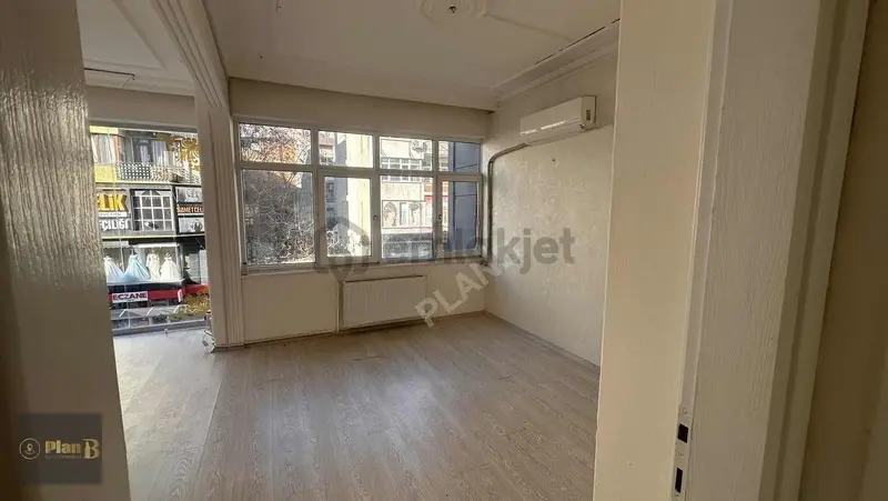 İzmit İnönü Caddesi Kiralık 2. Kat / Ofis / Showroom