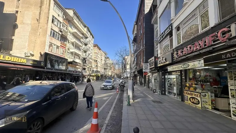İzmit İnönü Caddesi Kiralık 2. Kat / Ofis / Showroom - 25