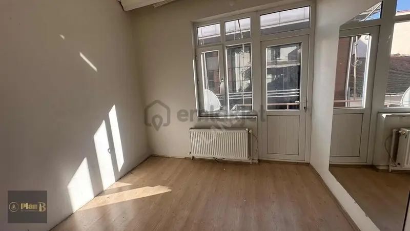 İzmit İnönü Caddesi Kiralık 2. Kat / Ofis / Showroom - 8