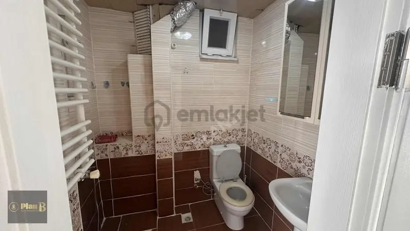 İzmit İnönü Caddesi Kiralık 2. Kat / Ofis / Showroom - 24