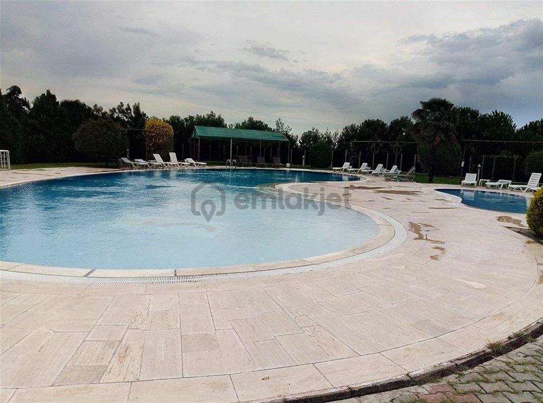 Mudanya Bademli'de 700 M2 Bahçeli Satılık Villa