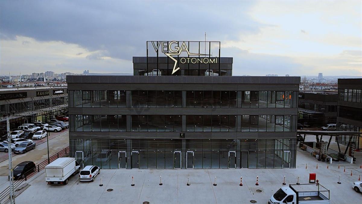 Vega Otonomi'de Brüt 101 M² Satılık Dükkan