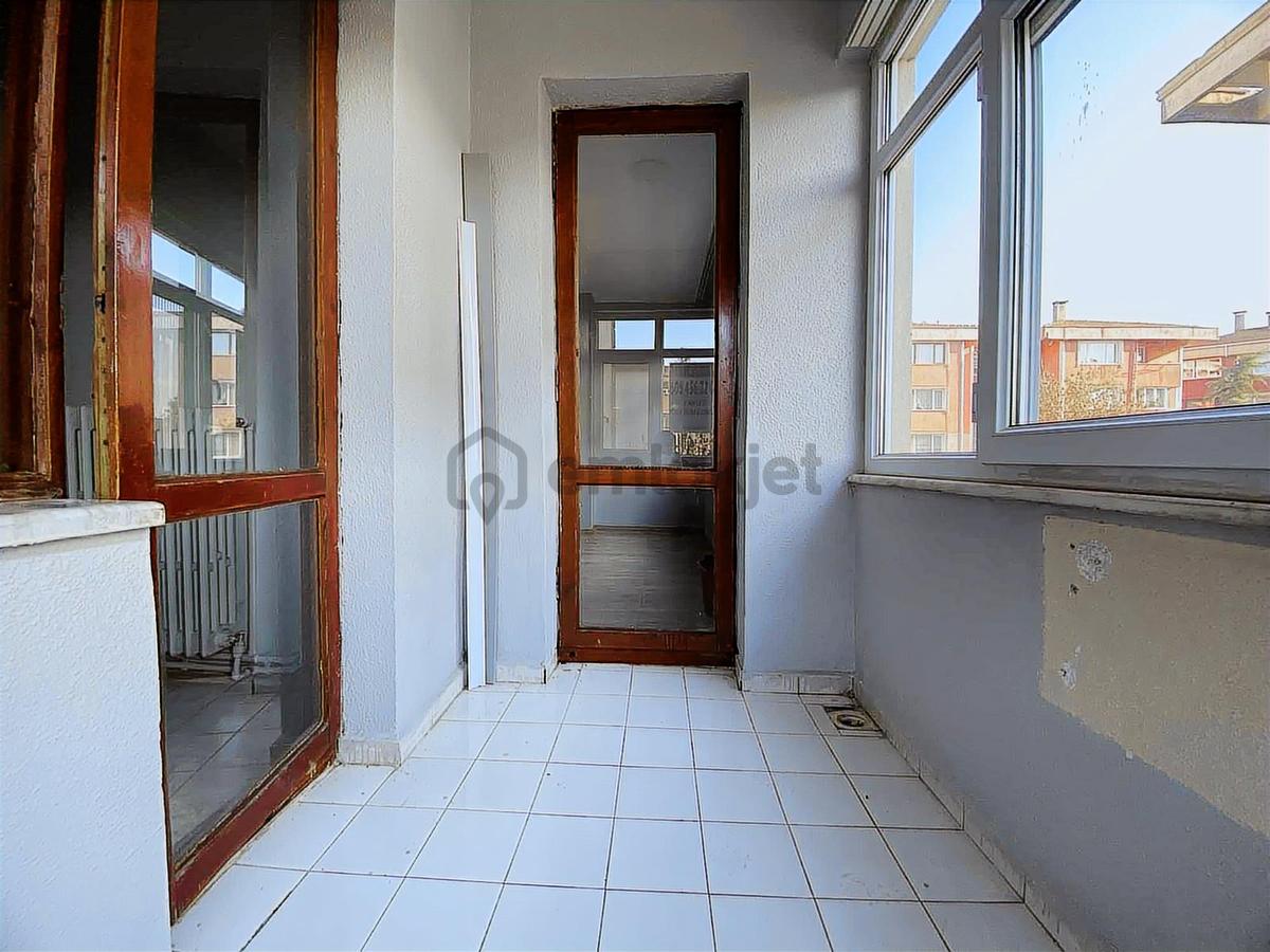 Tuzla Hatboyu Cad.üzerinde Site İçinde 3+1 Geniş Daire - 34