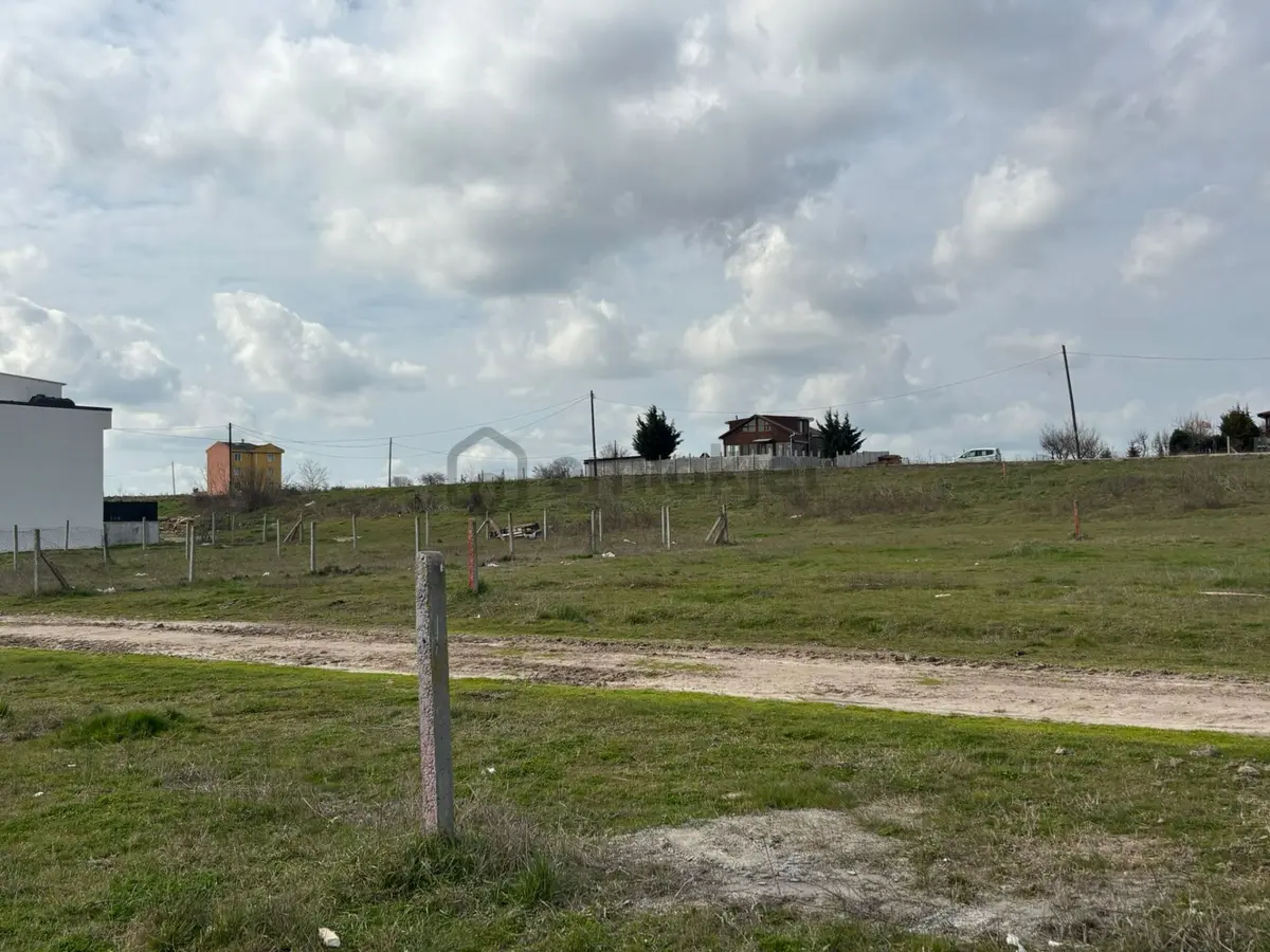 Güven'den Saray'da 300m² İmarlı Tek Tapu Yola Cephe Arsa !!!!!!! - 9