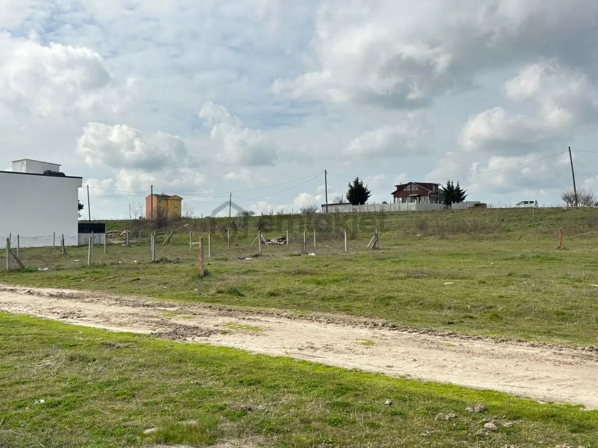 Güven'den Saray'da 300m² İmarlı Tek Tapu Yola Cephe Arsa !!!!!!! - 3
