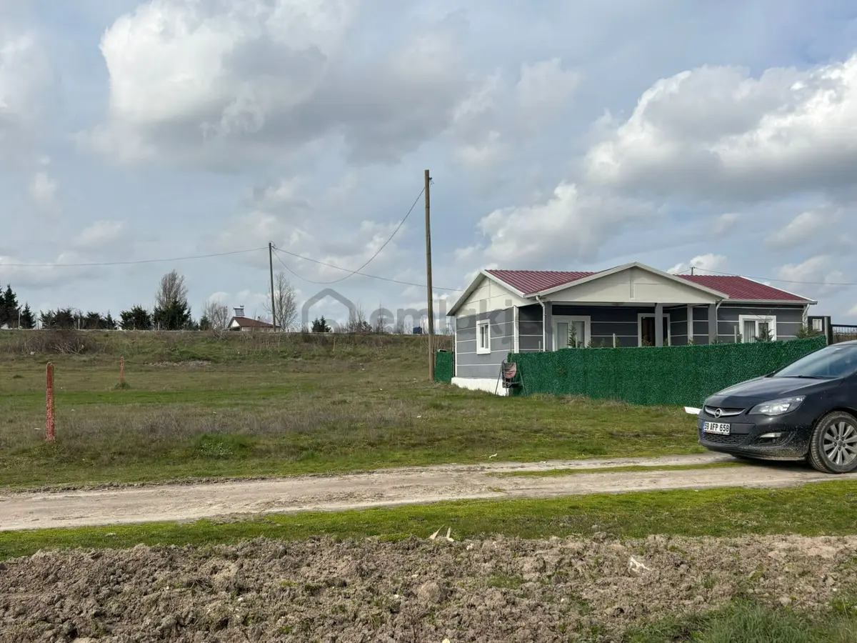 Güven'den Saray'da 300m² İmarlı Tek Tapu Yola Cephe Arsa !!!!!!! - 5