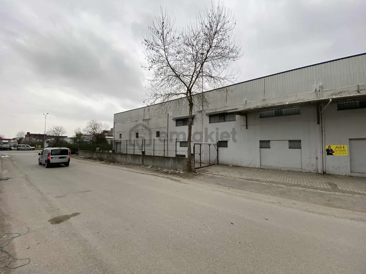 Erenler'de Satılık 1326m² Arsa Üzerinde Fabrika Binası - 2