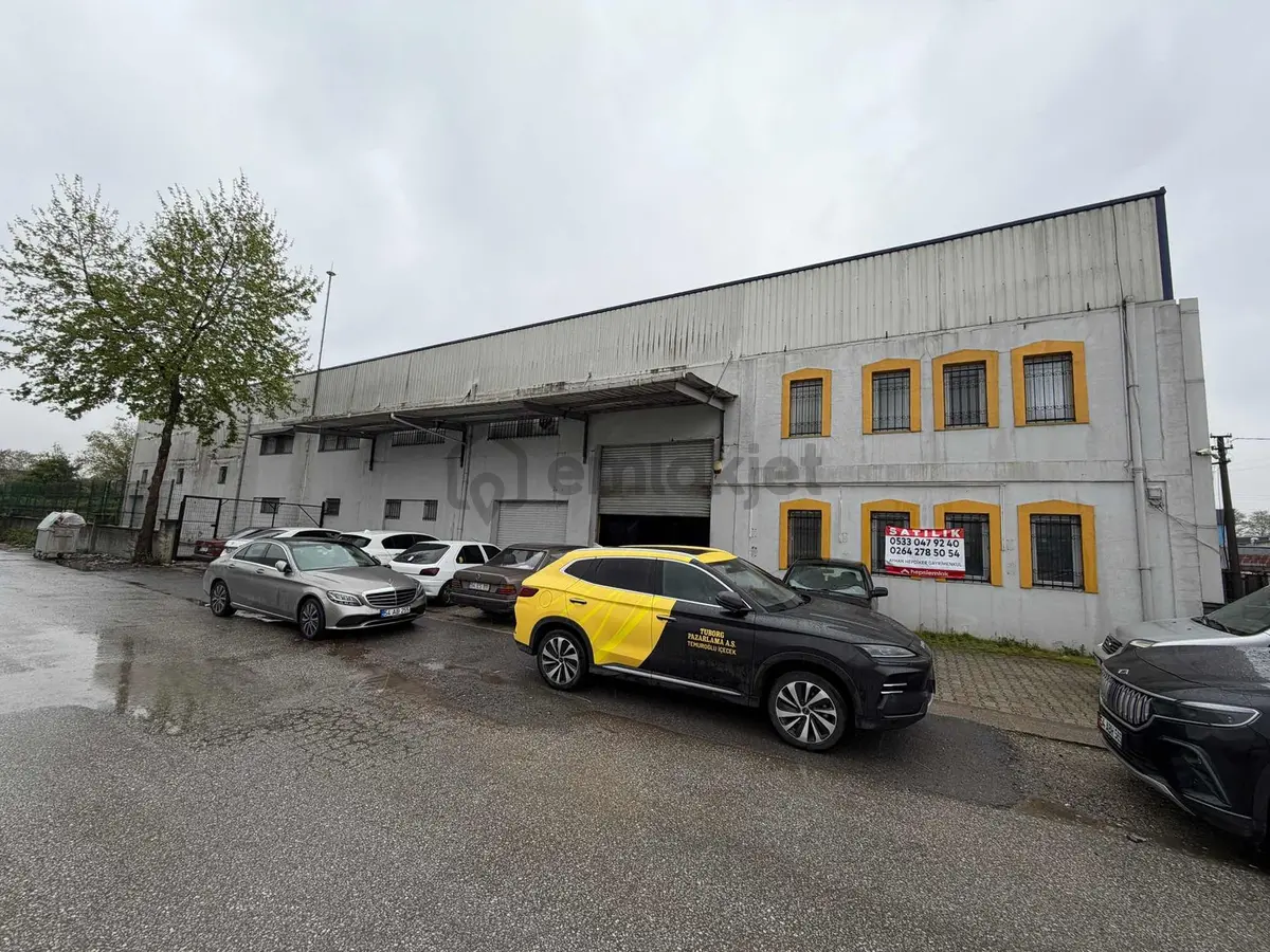 Erenler'de Satılık 1326m² Arsa Üzerinde Fabrika Binası