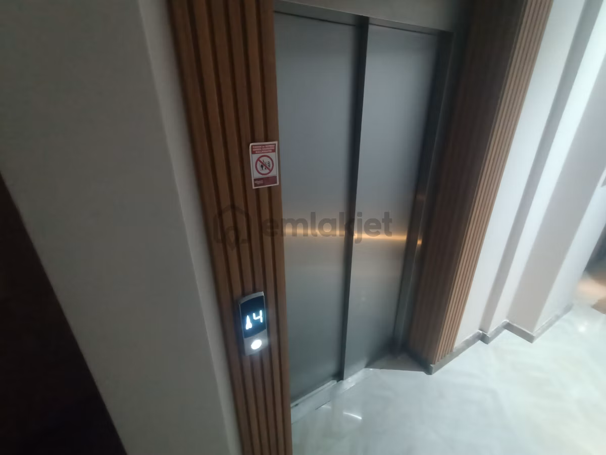 İzban Durağı Cepheli Binada 2+1 Açık Mutfaklı Sıfır Ara Kat - 5