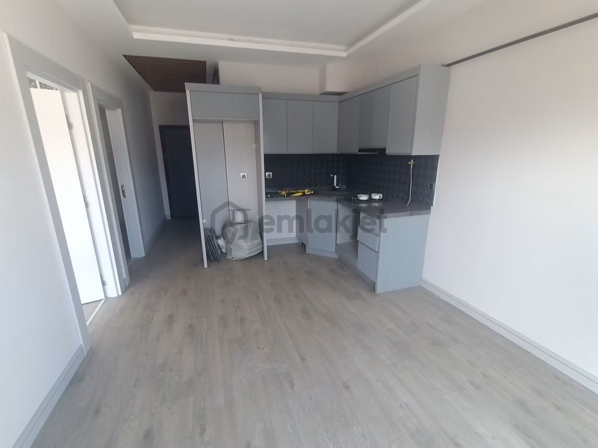 İzban Durağı Cepheli Binada 2+1 Açık Mutfaklı Sıfır Ara Kat - 4