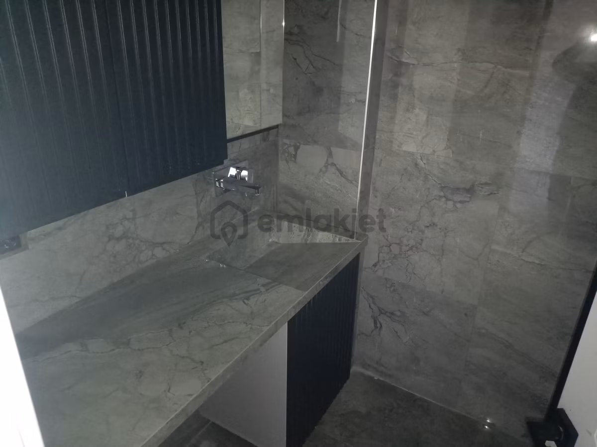 İzban Durağı Cepheli Binada 2+1 Açık Mutfaklı Sıfır Ara Kat - 16