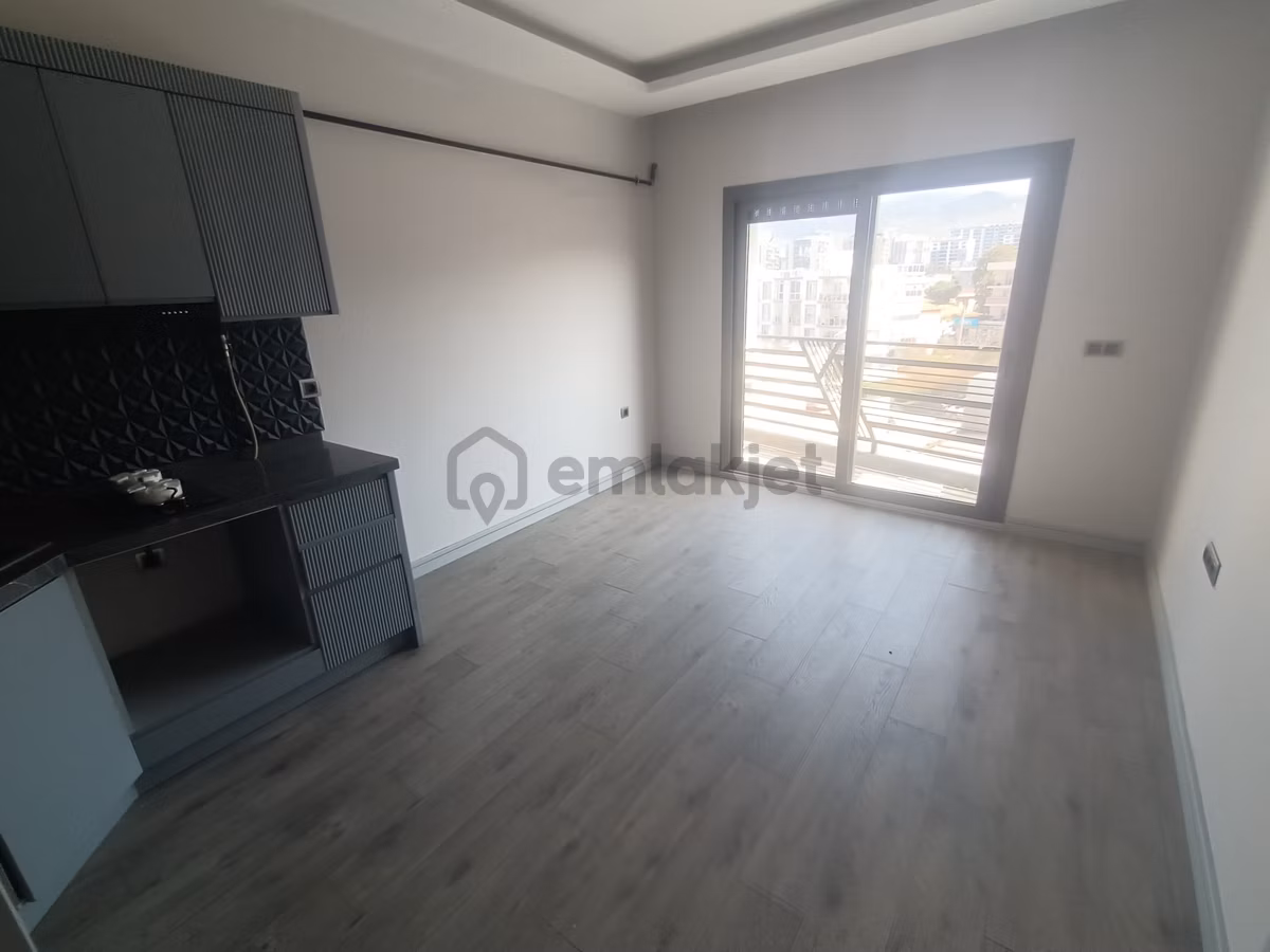 İzban Durağı Cepheli Binada 2+1 Açık Mutfaklı Sıfır Ara Kat - 9