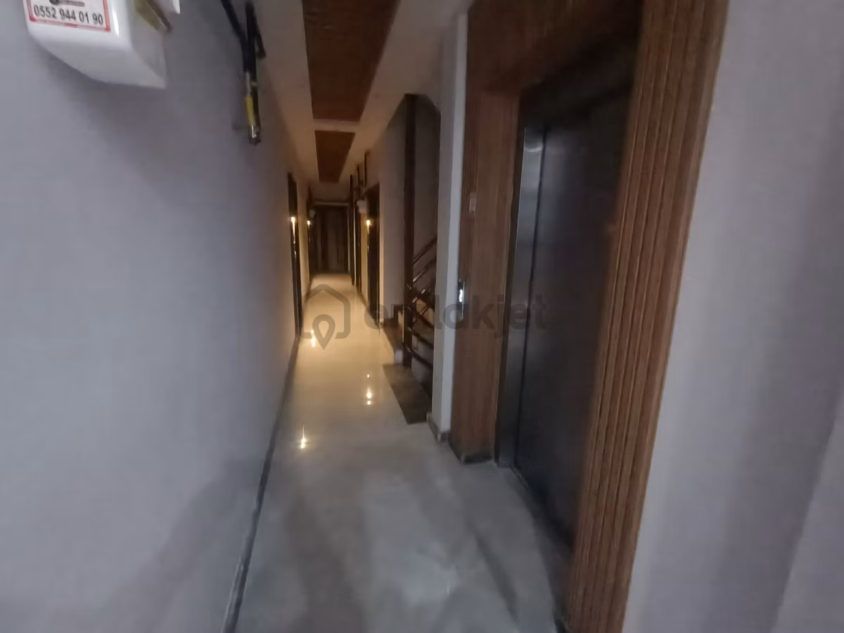 İzban Durağı Cepheli Binada 2+1 Açık Mutfaklı Sıfır Ara Kat - 2