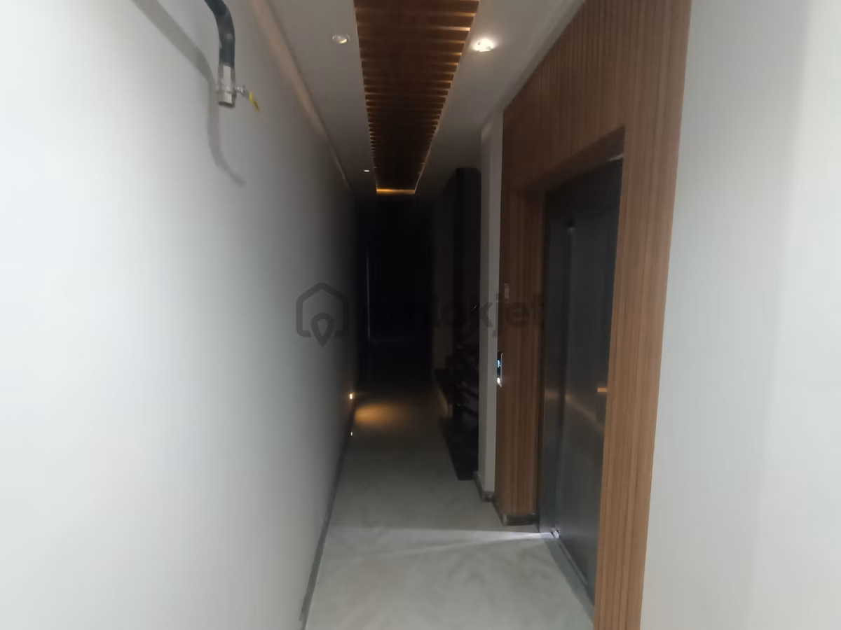 İzban Durağı Cepheli Binada 2+1 Açık Mutfaklı Sıfır Ara Kat - 6