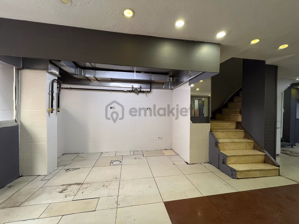 Molla Team'den Merkezi Konumda 160m2 Satılık Dükkan - 8