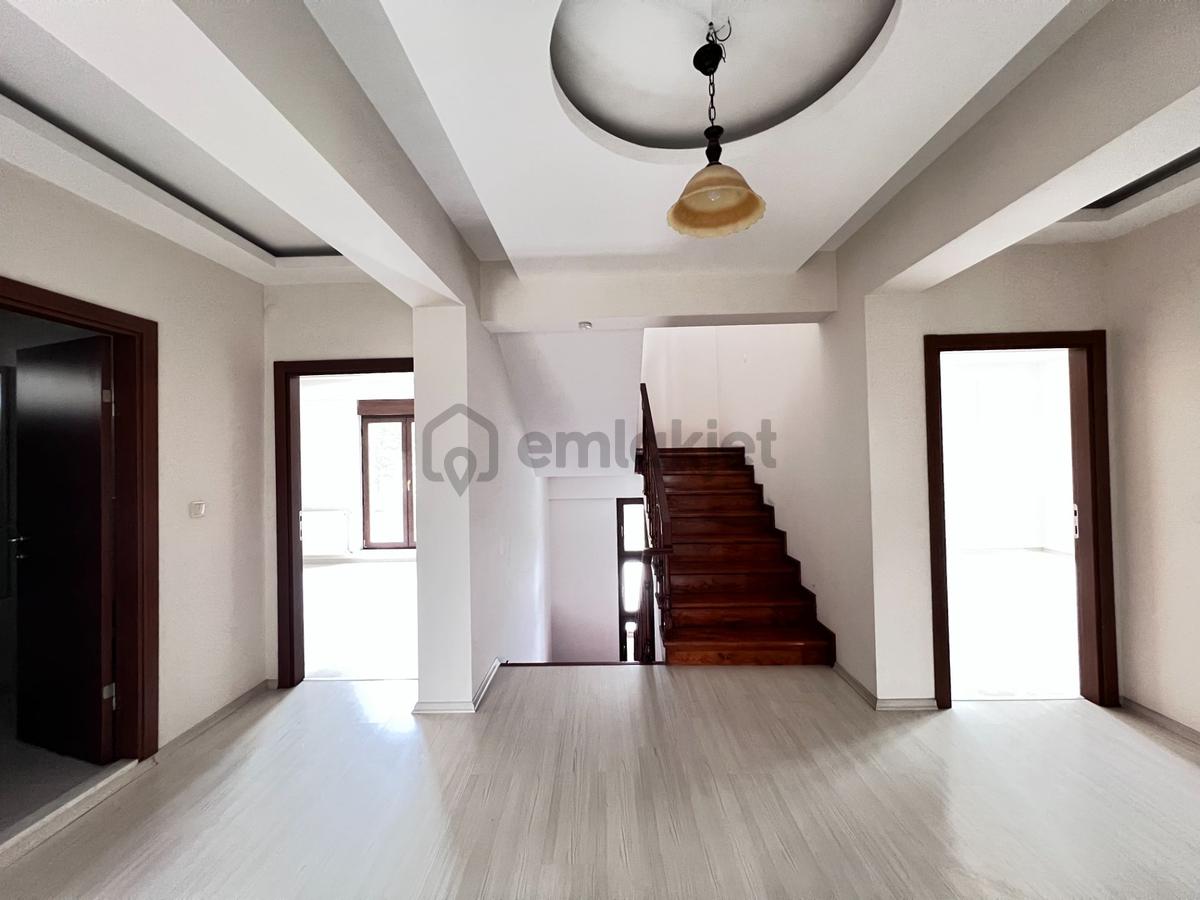 Sahibinden Nilüferköyde Müstakil Havuzlu Bahçe İçinde 7+1 Villa - 14